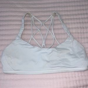 White lululemon sports bra